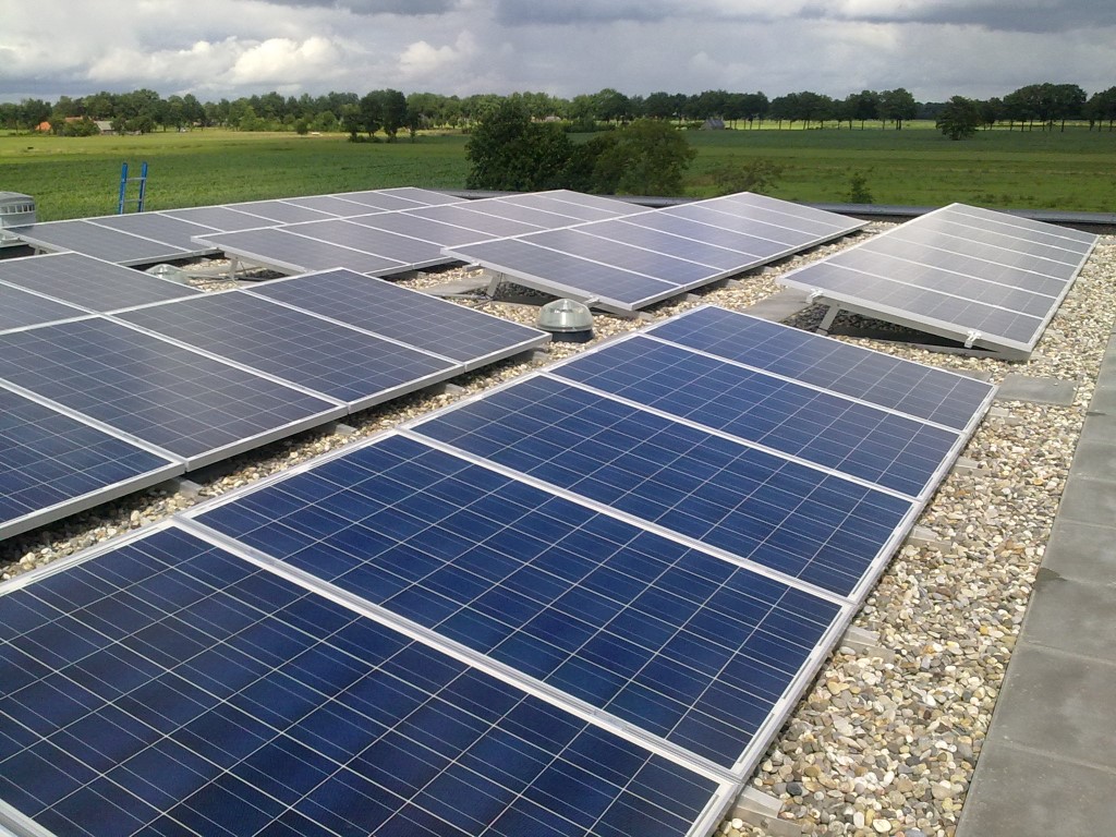 zonnepanelen plaatsen door klusjesman