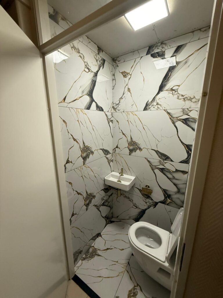 toilet renoveren in Amsterdam (na)