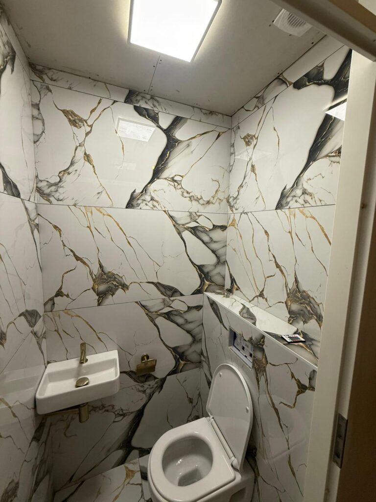 toilet renoveren in Amsterdam (na)